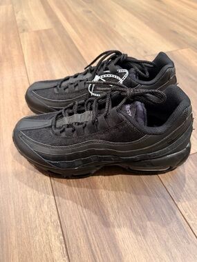NIKE AIR MAX 95 MENS 7.5 NEW WITHOUT BOX